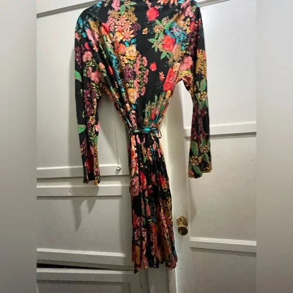 Johnny Was Camella black floral lounge robe size small